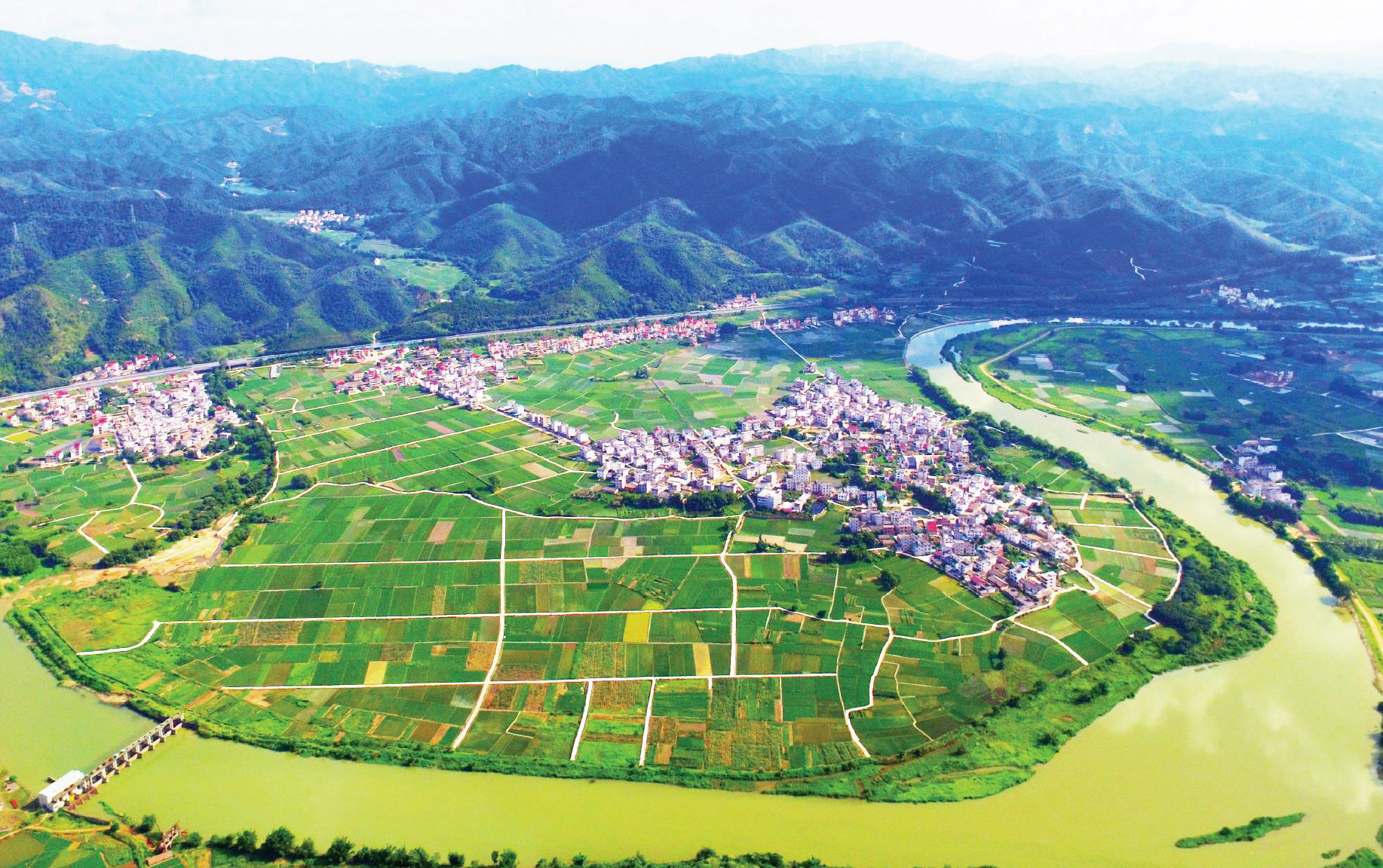 打开文本图片集余江,原名安仁县,后因境内有余水(信江)而取名余江县