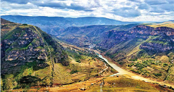 牛栏江大峡谷尽显雄奇壮丽